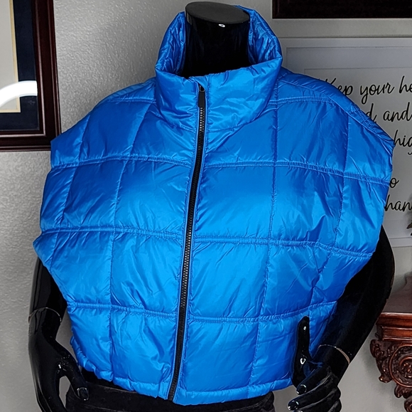 Calvin Klein Cropped Mock-Neck Puffer Vest - Picture 5 of 16